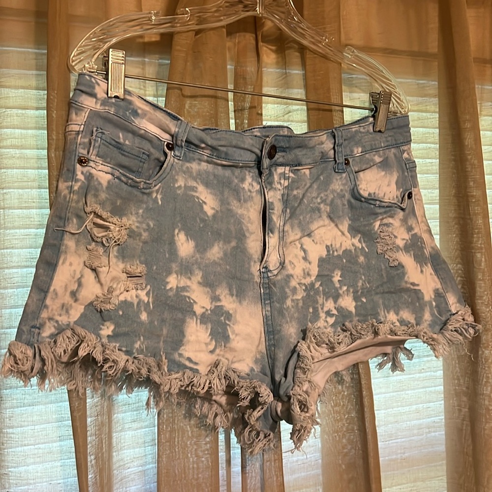 Unbranded tie-dye shorts with frayed hem.